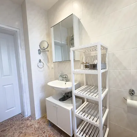 Lejlighed Messenah Fuer 8 Gaeste Mit Privateingang